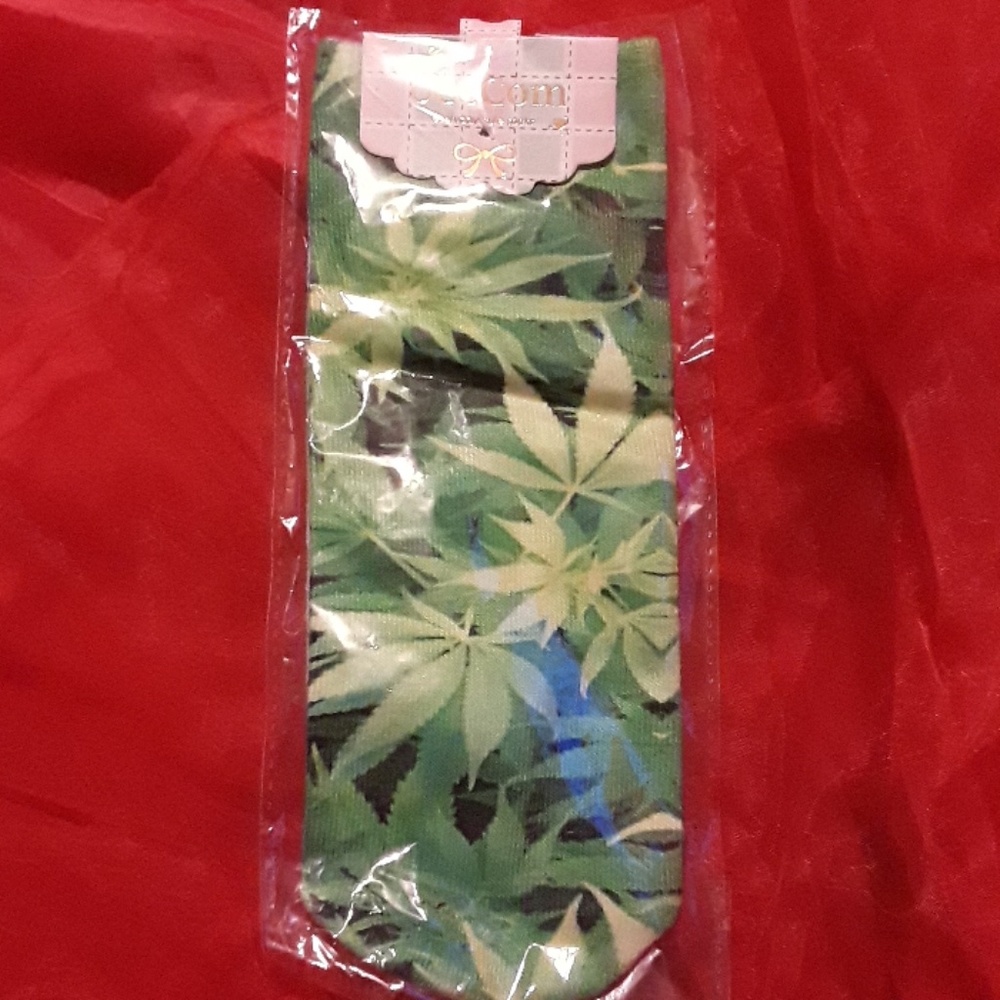 ☆ 420 socks. New, in package, leaf socks - Picture 1 of 4